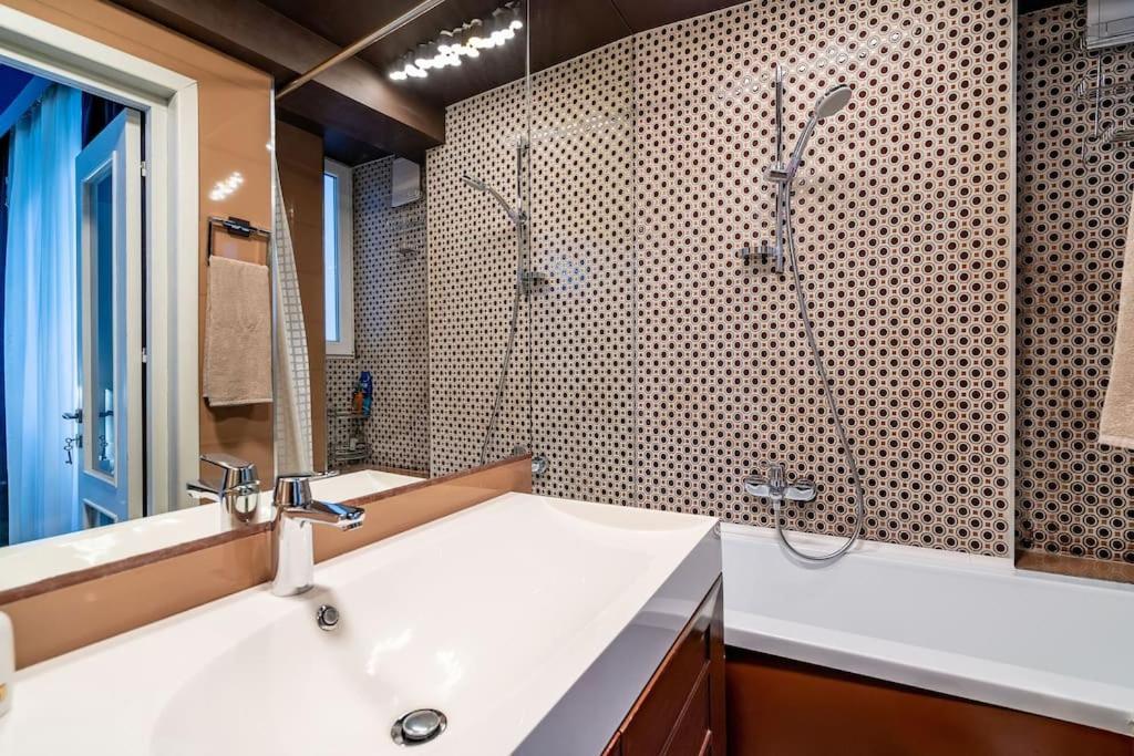 Modern - Central Apartment Bucharest Exterior photo